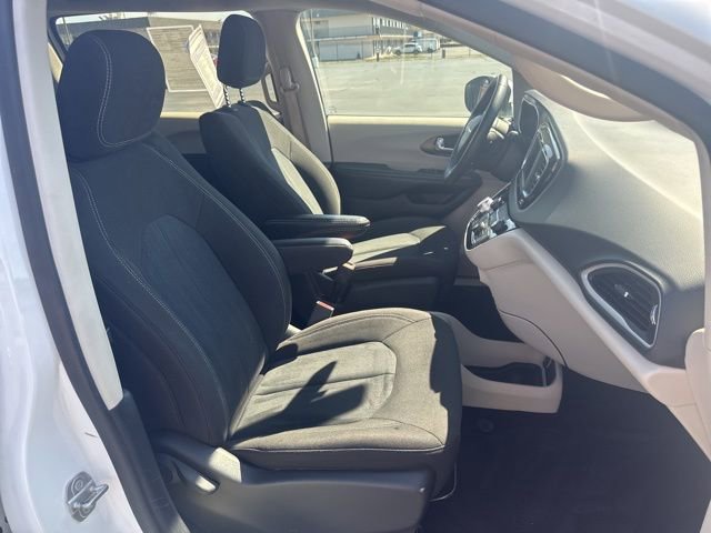 Used 2022 Chrysler Voyager LX FWD image 20