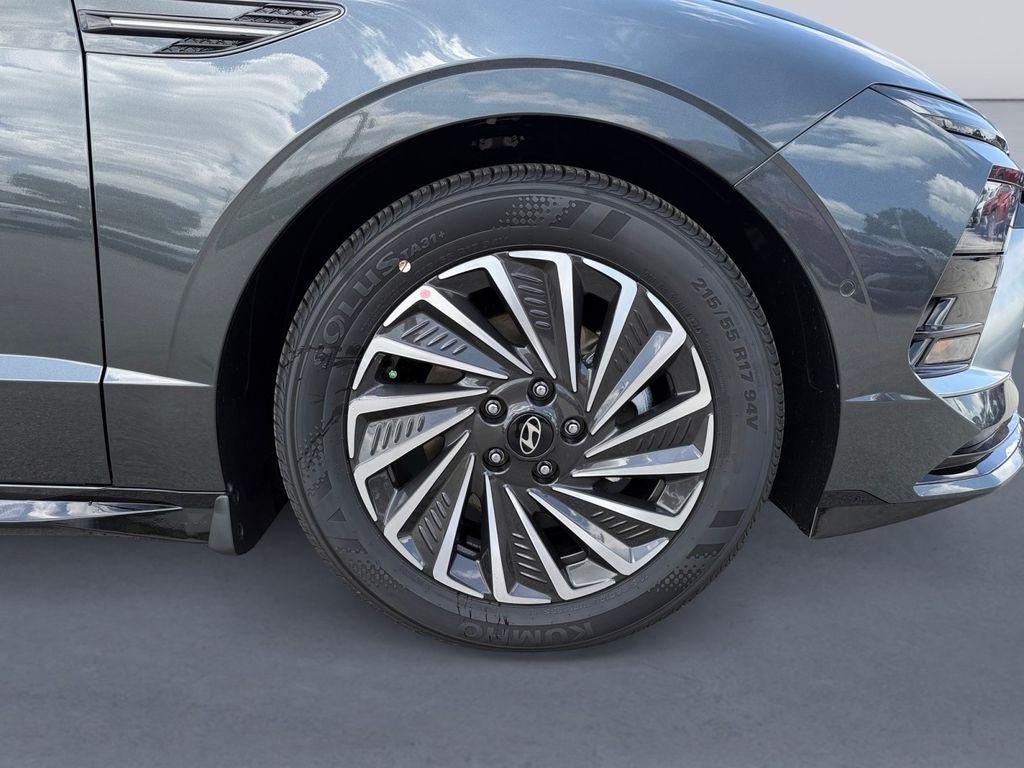 New 2026 Hyundai Sonata Limited FWD image 9