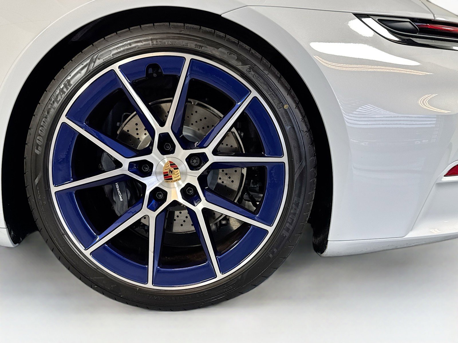 Used 2026 Porsche 911 Carrera RWD image 24