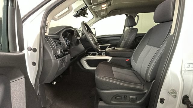 Used 2022 Nissan Titan SV w/ SV Convenience Package AWD/4WD image 11