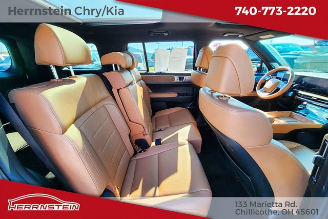 Used 2025 Hyundai Santa Fe Limited AWD/4WD image 33