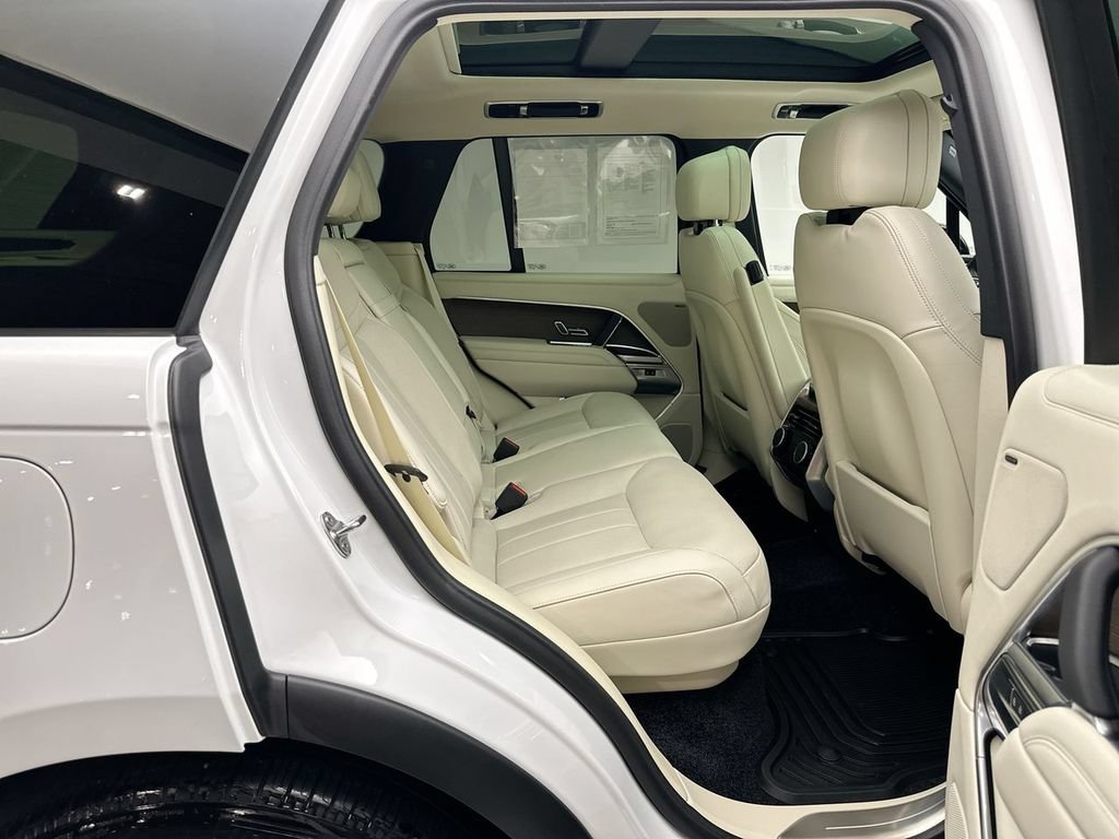 Certified 2025 Land Rover Range Rover SE AWD/4WD image 19