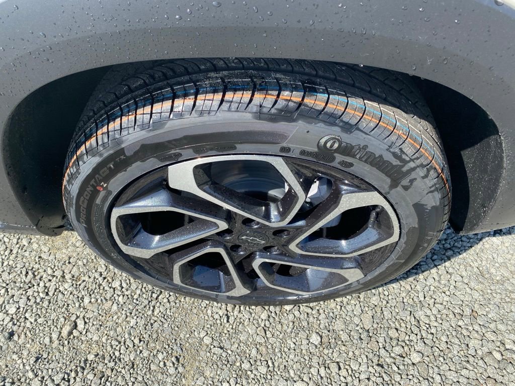 New 2026 Chevrolet Trax RS w/ Sunroof Package FWD image 23
