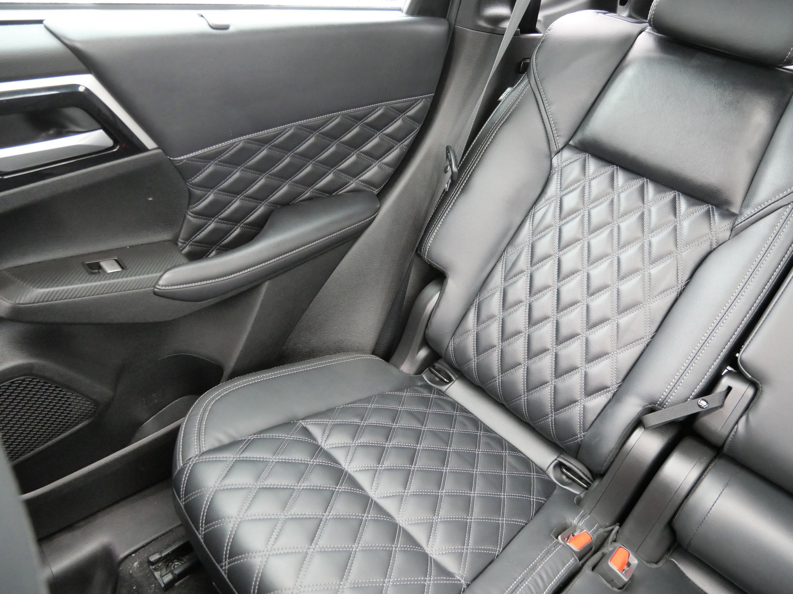 Used 2023 Mitsubishi Outlander SEL Black Edition image 12