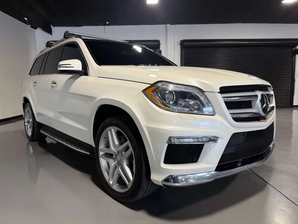 Used 2015 Mercedes-Benz GL 550 4MATIC image 3
