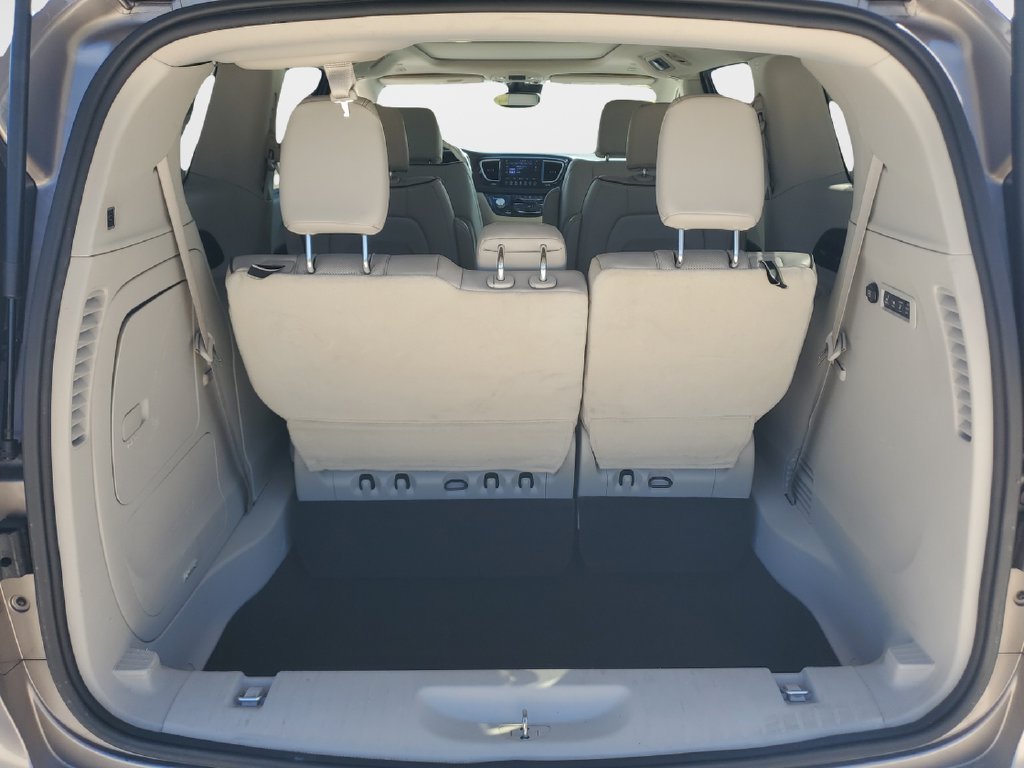 Used 2018 Chrysler Pacifica Limited w/ Advanced Safetytec Group FWD image 9