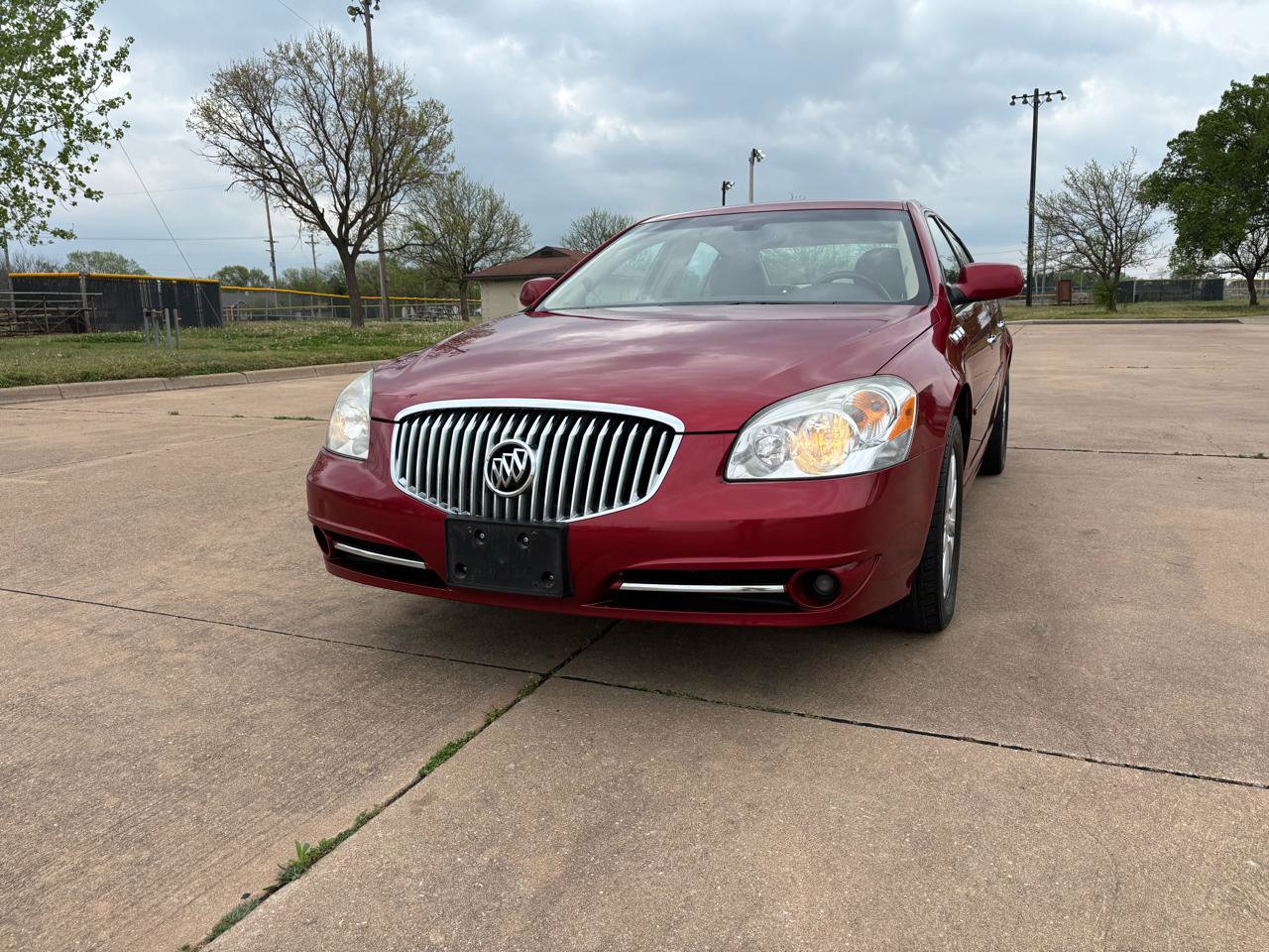 Used 2011 Buick Lucerne CXL w/ Driver Confidence Package FWD image 4