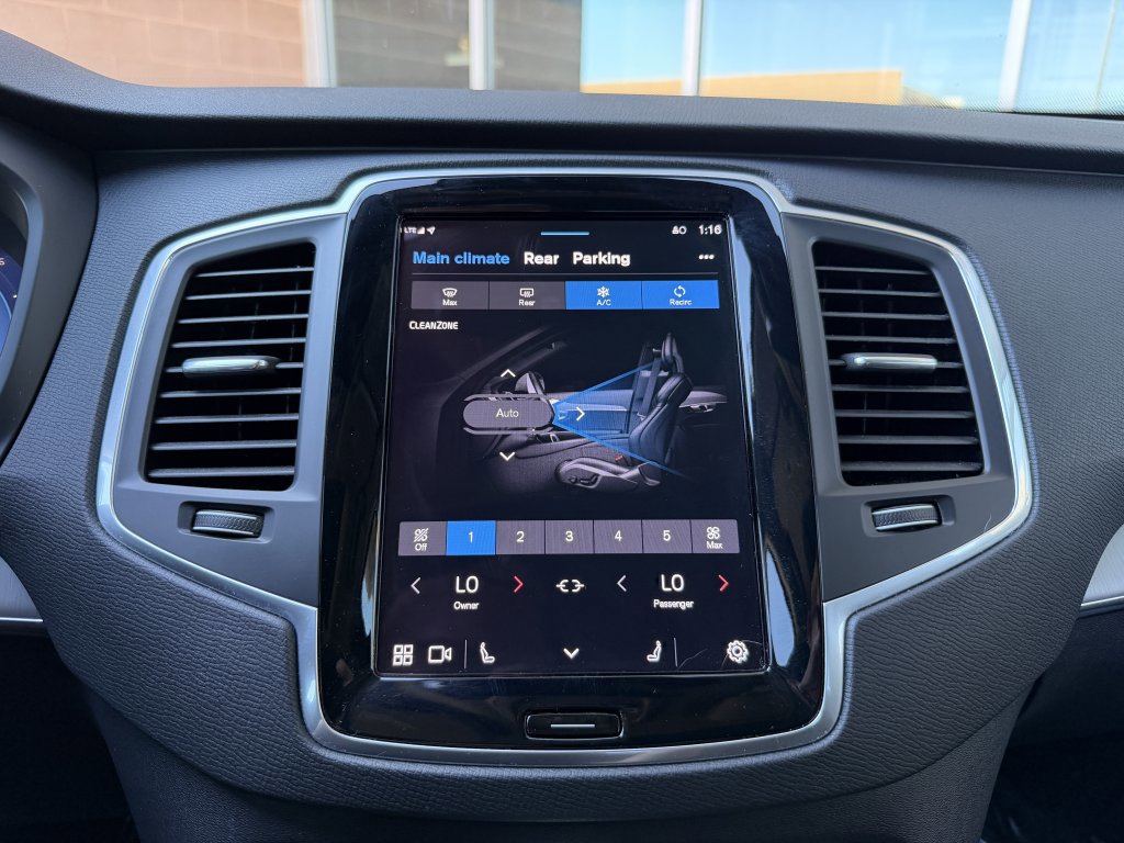 Used 2023 Volvo XC90 B5 Core w/ Protection Package image 21