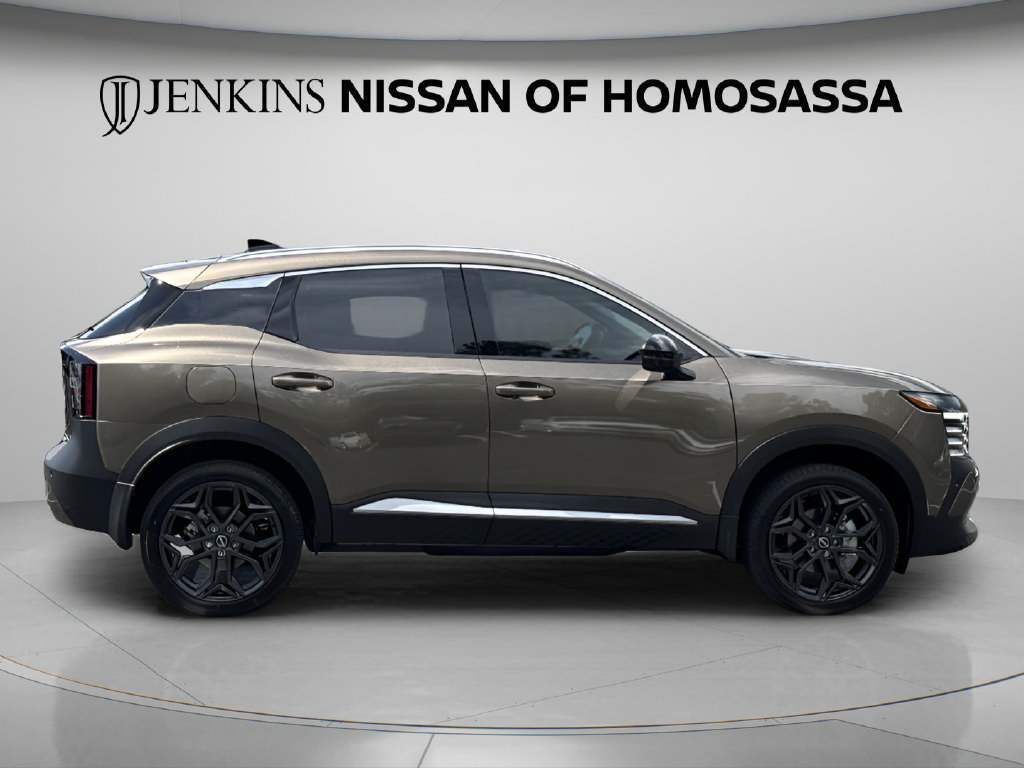 New 2026 Nissan Kicks SR FWD image 2