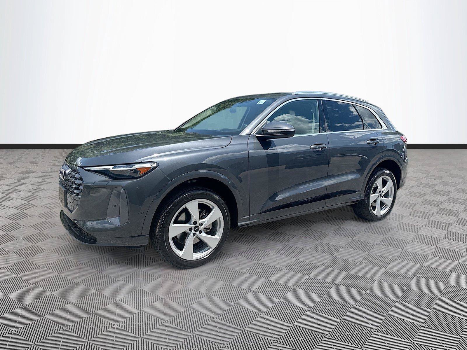 Certified 2025 Audi Q5 Premium AWD/4WD image 3