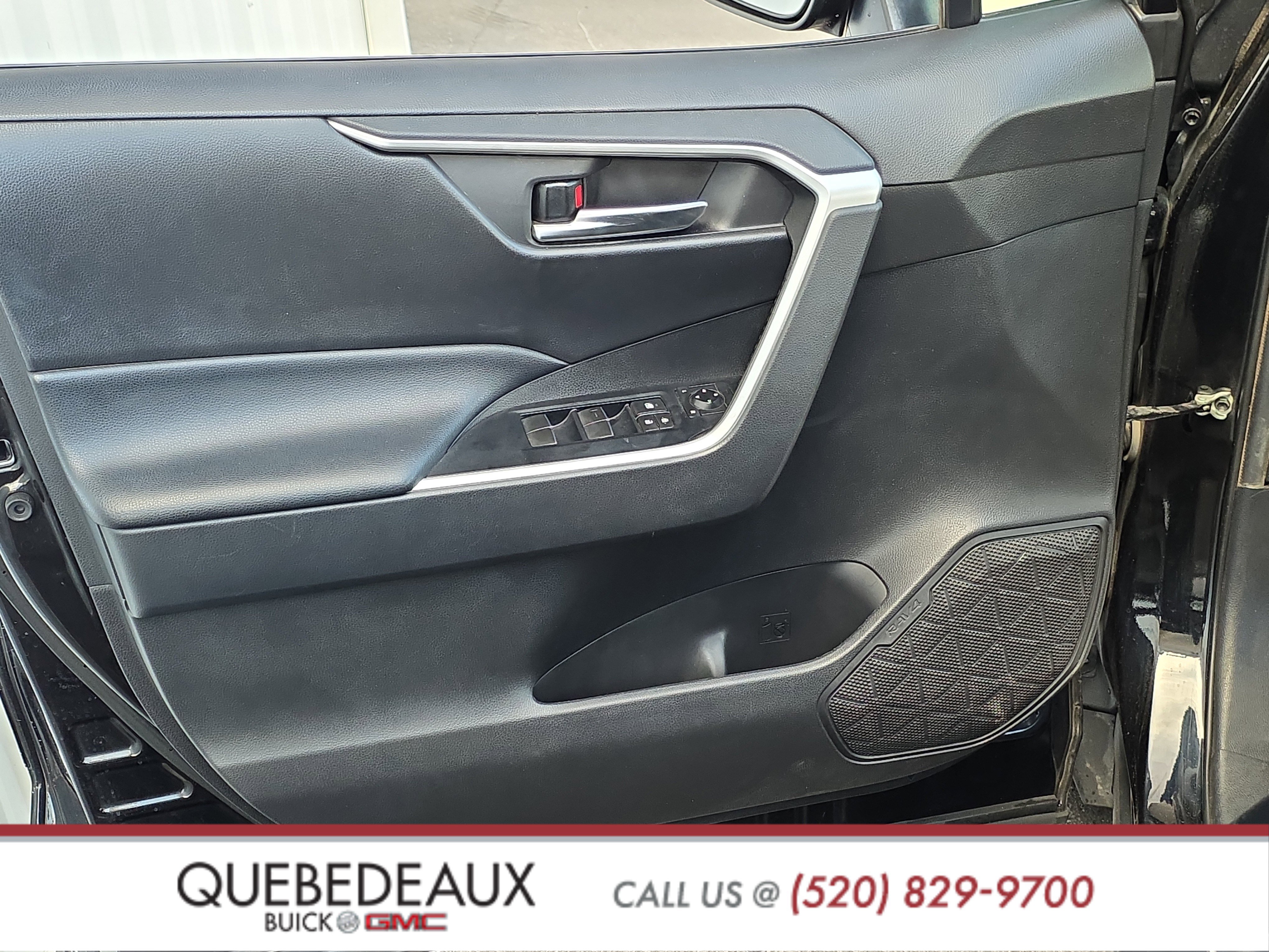 Used 2021 Toyota RAV4 XLE Premium w/ Carpet Mat Package (TMS) FWD image 9