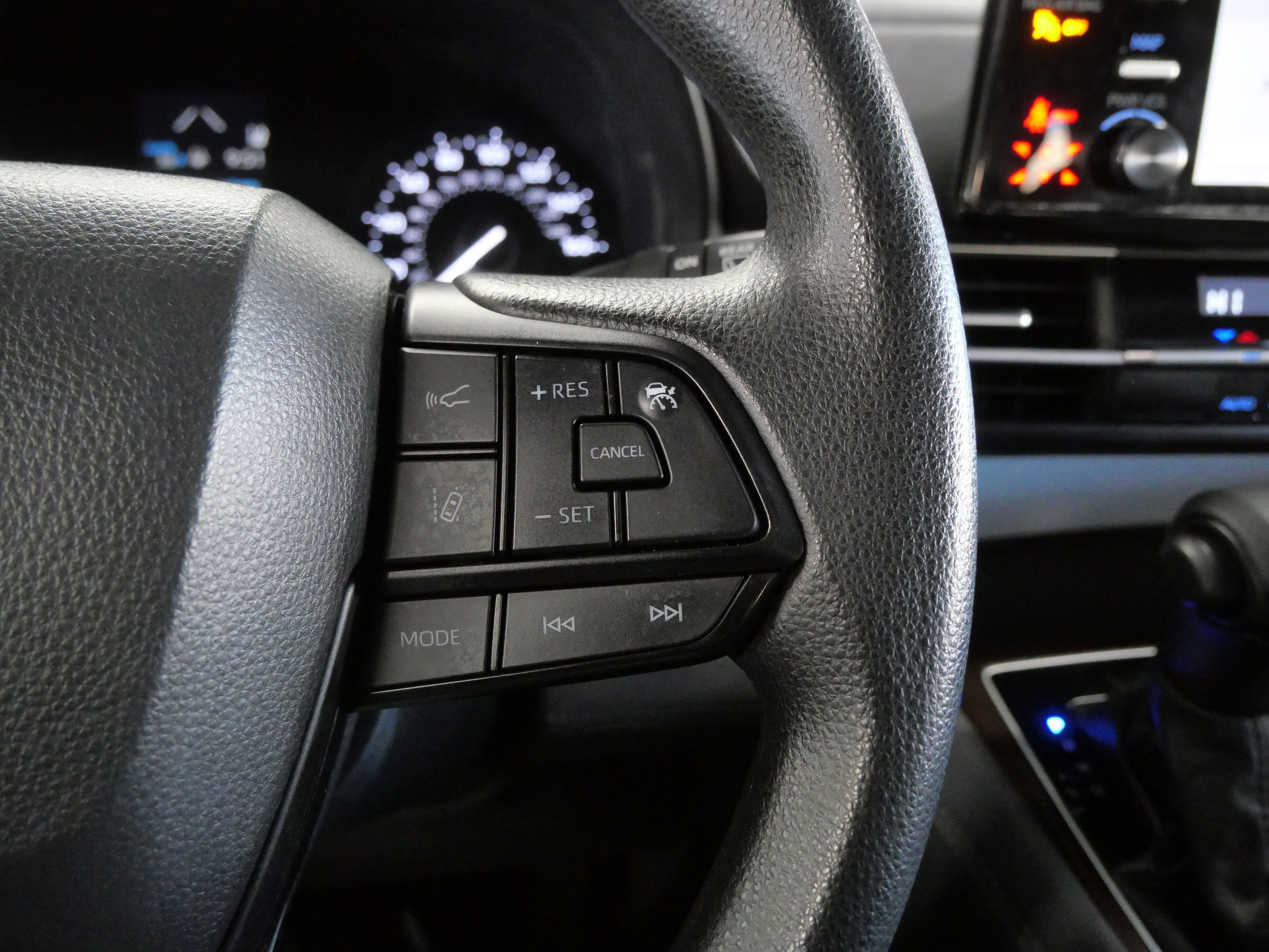 Certified 2024 Toyota Sienna LE image 29