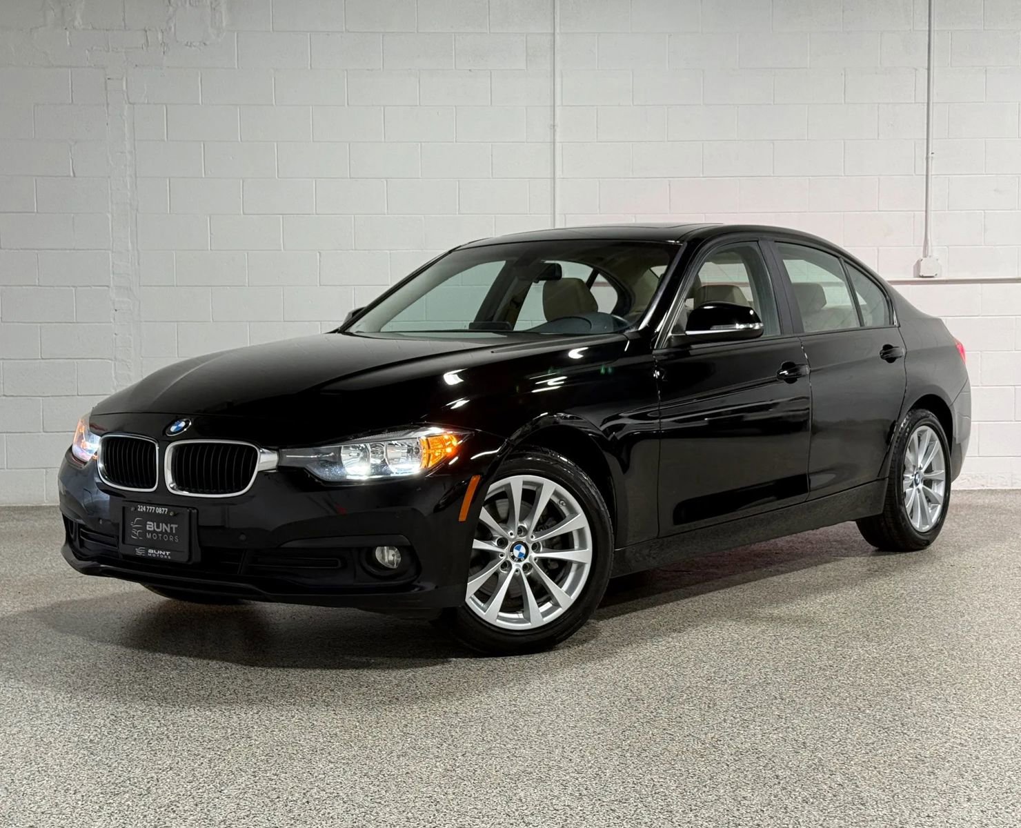 Used 2016 BMW 320i Sedan RWD image 2