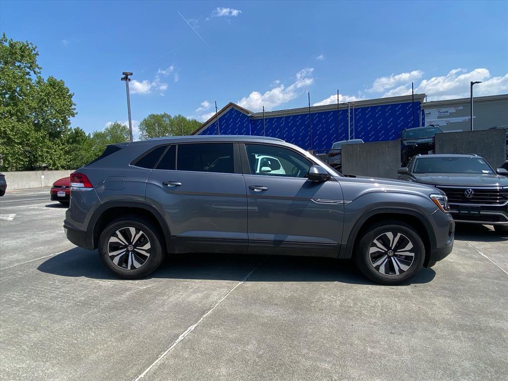 Certified 2024 Volkswagen Atlas Cross Sport SE AWD/4WD image 2