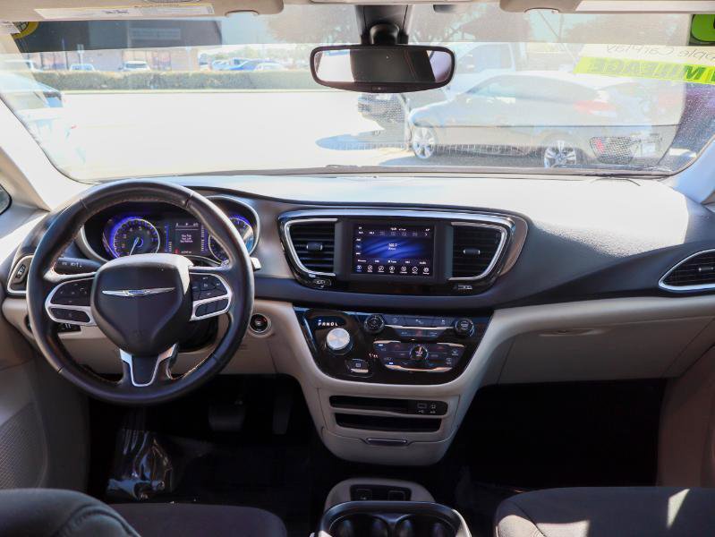 Used 2020 Chrysler Pacifica Touring w/ Cold Weather Group image 15