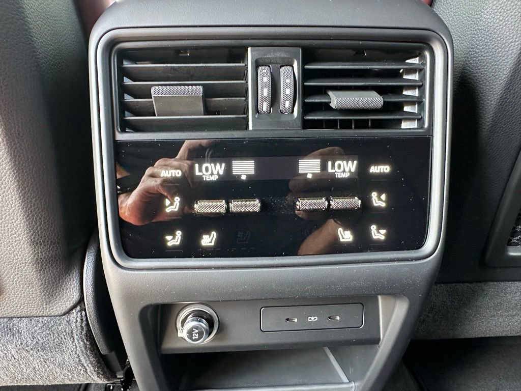 Used 2025 Porsche Cayenne Turbo image 36