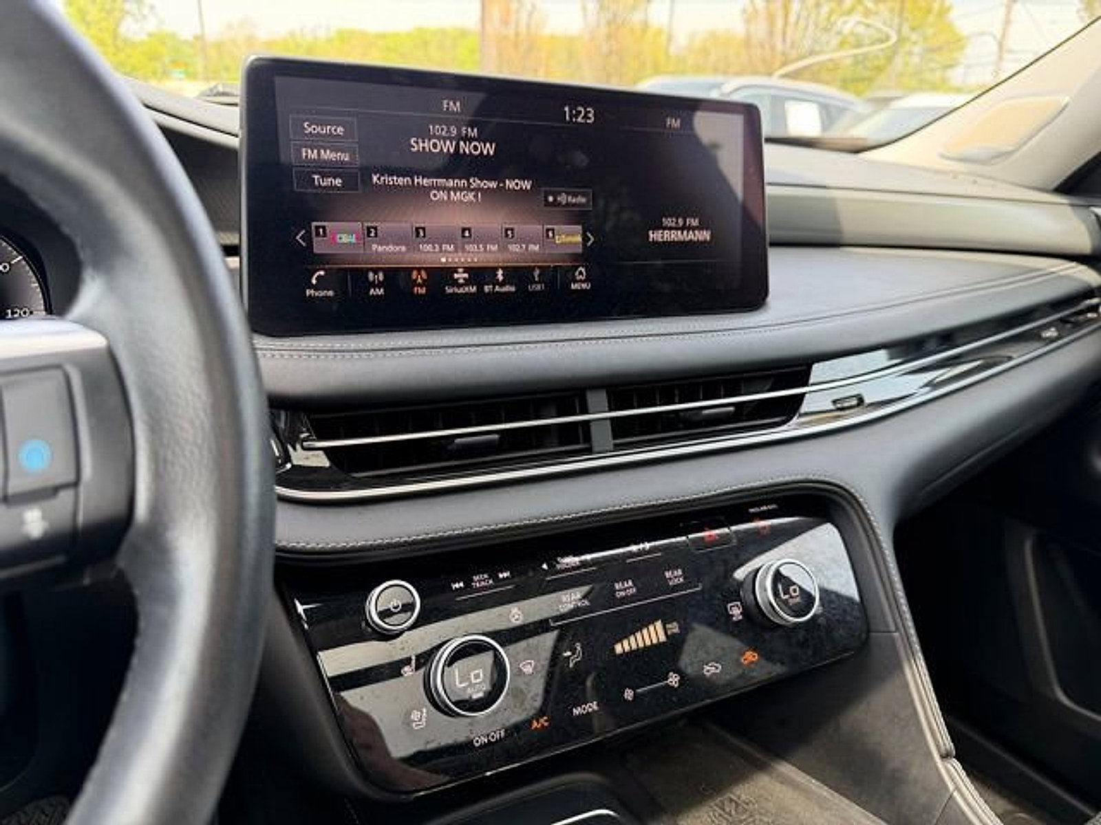 Certified 2023 INFINITI QX60 Luxe w/ Performance Audio Package AWD/4WD image 16