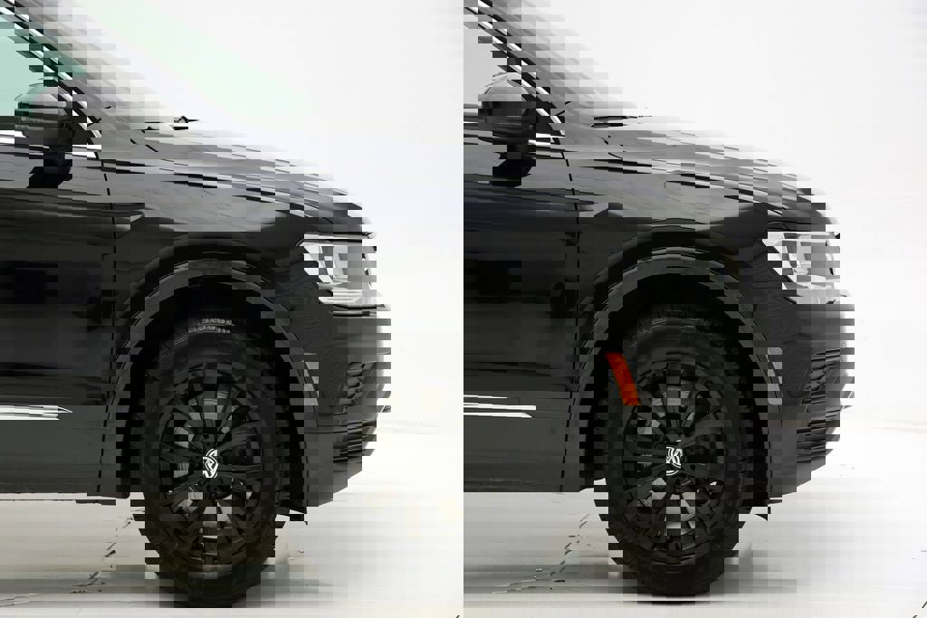 Used 2018 Volkswagen Tiguan SEL image 4