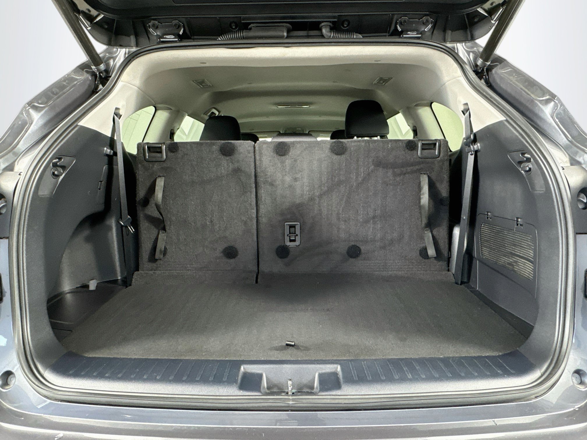 Used 2023 Toyota Highlander LE AWD/4WD image 25