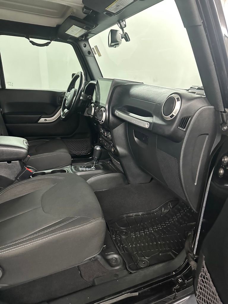 Used 2017 Jeep Wrangler Unlimited Sahara w/ Connectivity Group image 35
