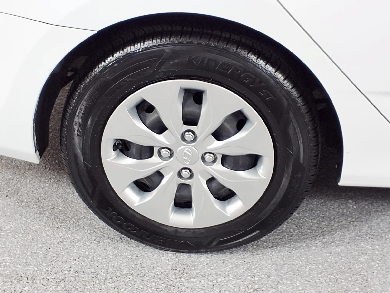 Used 2017 Hyundai Accent SE FWD image 6