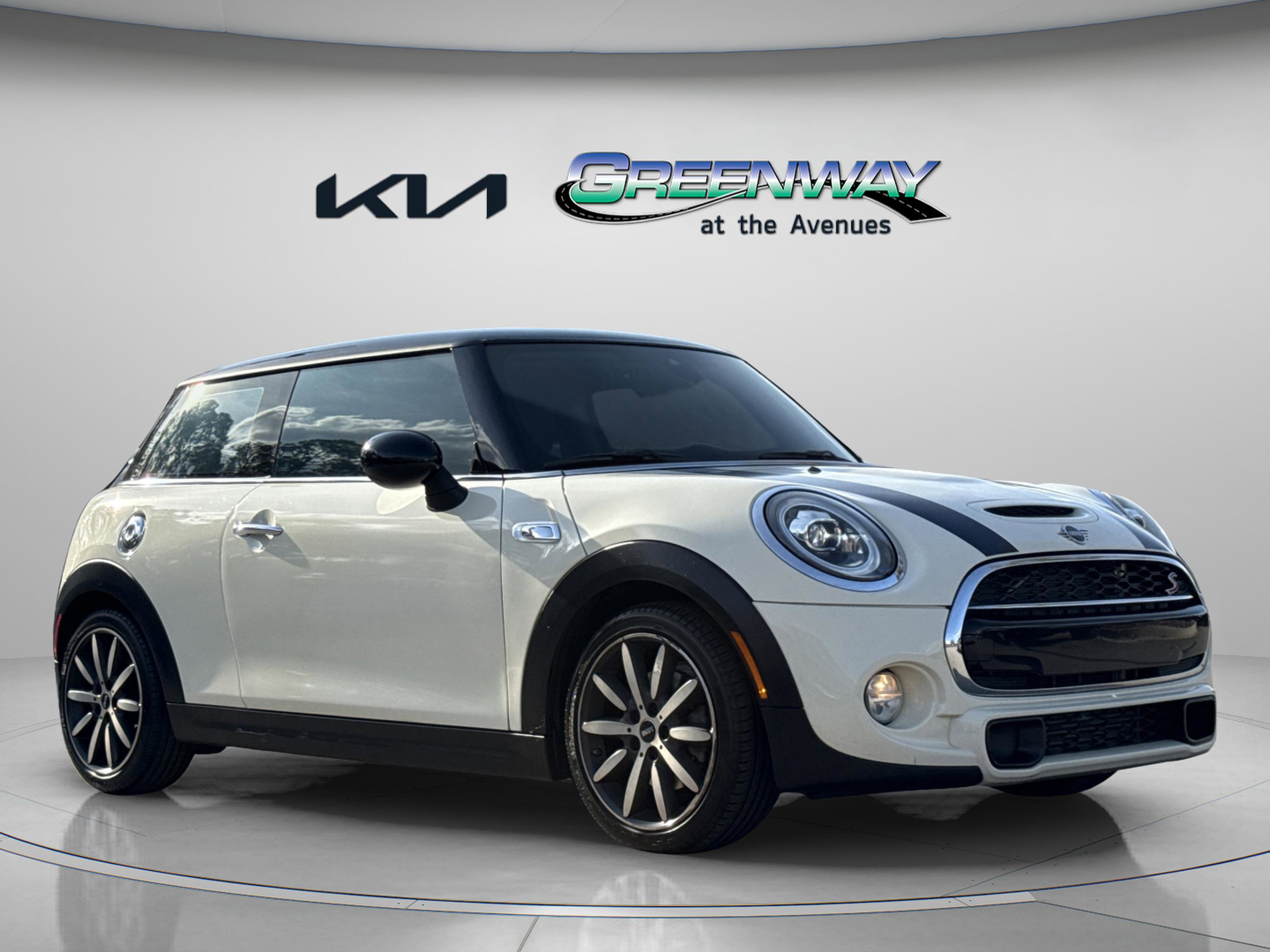 Used 2019 MINI Cooper S image 2