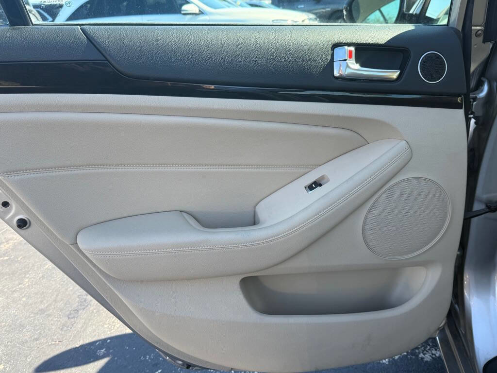 Used 2014 Kia Cadenza Premium image 25