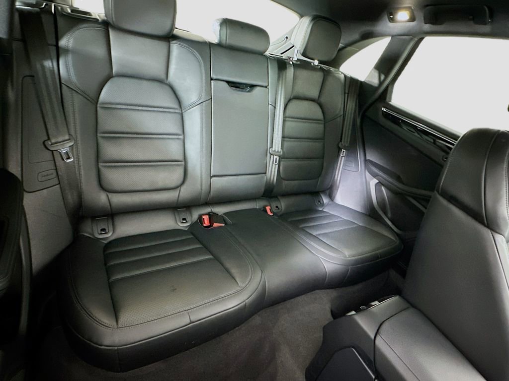 Certified 2026 Porsche Macan AWD/4WD image 29