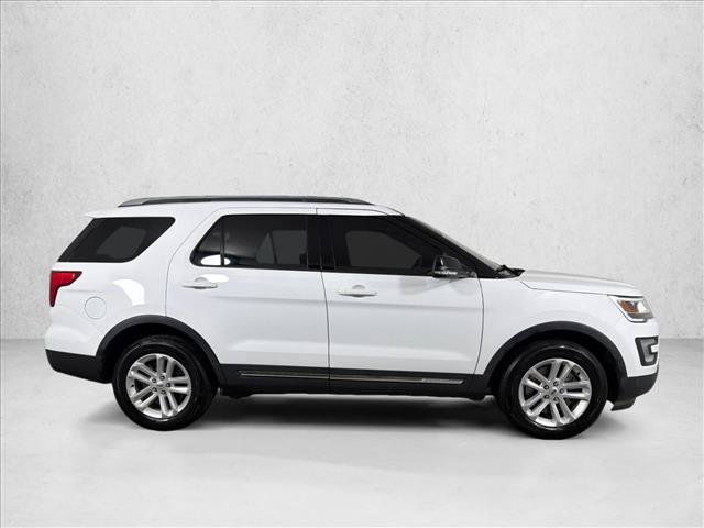 Used 2017 Ford Explorer XLT FWD image 2