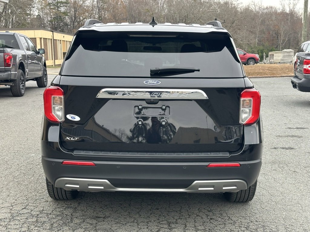 Used 2024 Ford Explorer XLT w/ Equipment Group 202A image 7