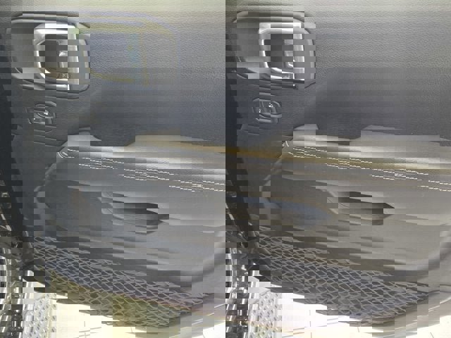 Used 2020 Jeep Gladiator Overland image 3