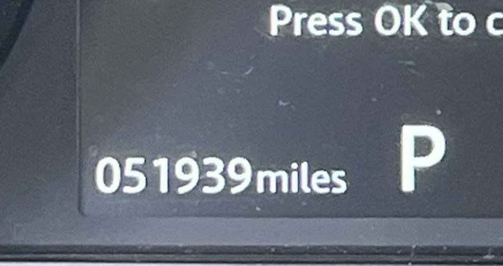 Used 2019 Land Rover Discovery Sport SE image 3