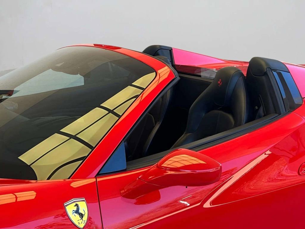 Used 2021 Ferrari F8 Tributo image 37