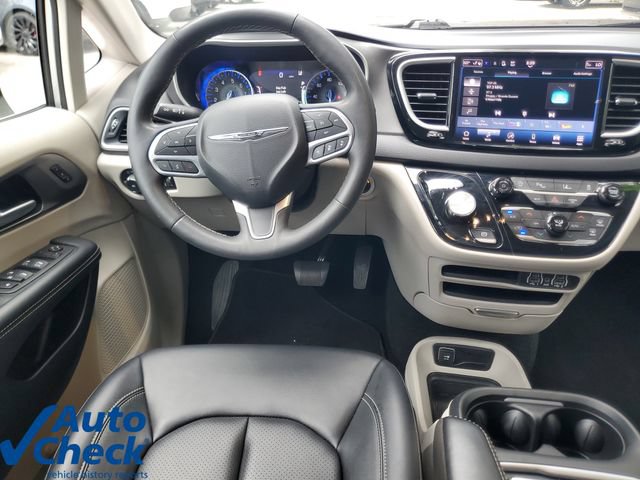 Used 2024 Chrysler Pacifica Touring-L FWD image 16