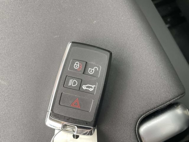 Used 2025 Land Rover Discovery Dynamic SE AWD/4WD image 34