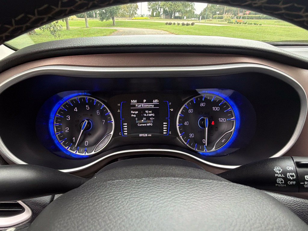 Used 2023 Chrysler Voyager LX FWD image 13