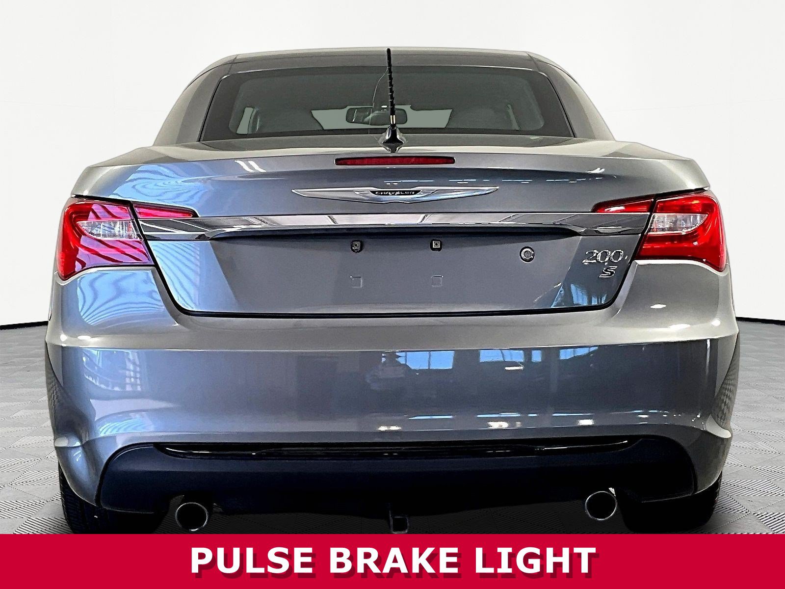 Used 2011 Chrysler 200 S FWD image 5