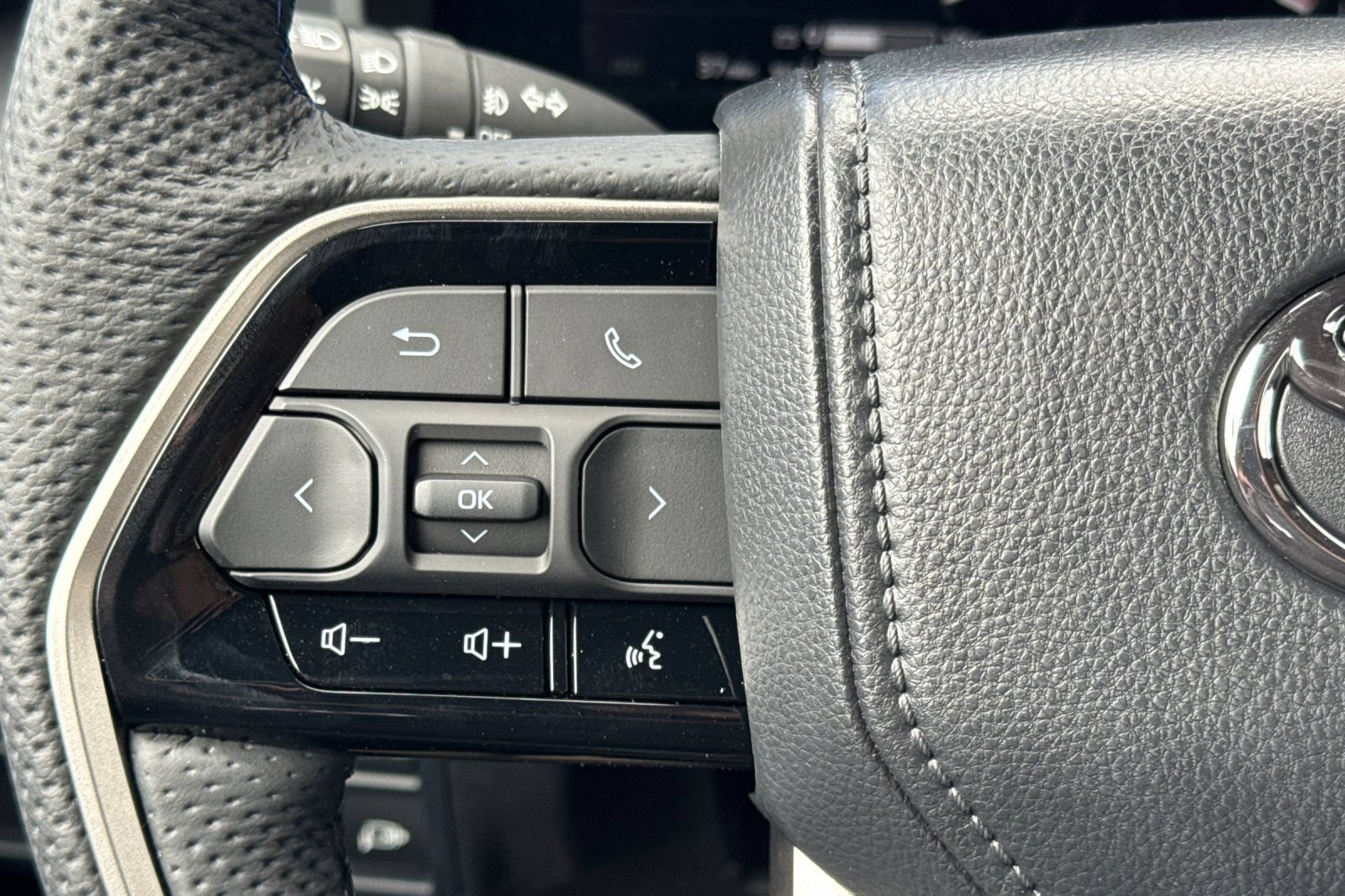 Certified 2026 Toyota Sequoia Platinum AWD/4WD image 32