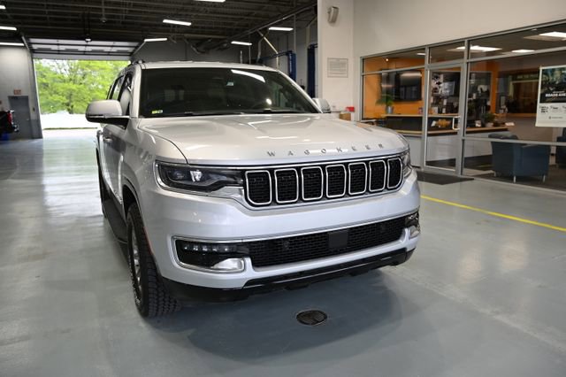 Used 2022 Jeep Wagoneer Series I AWD/4WD image 3