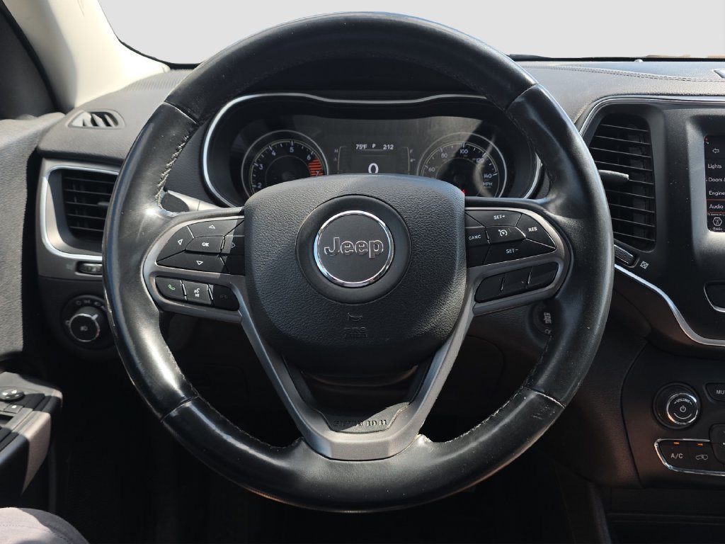 Used 2019 Jeep Cherokee Latitude Plus AWD/4WD image 9