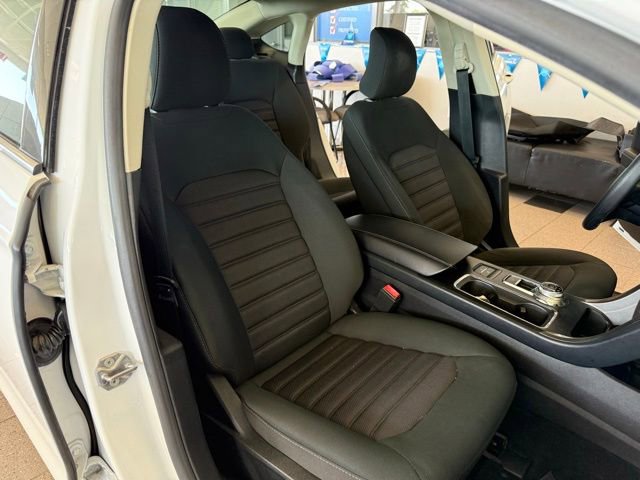 Used 2019 Ford Fusion SE FWD image 26