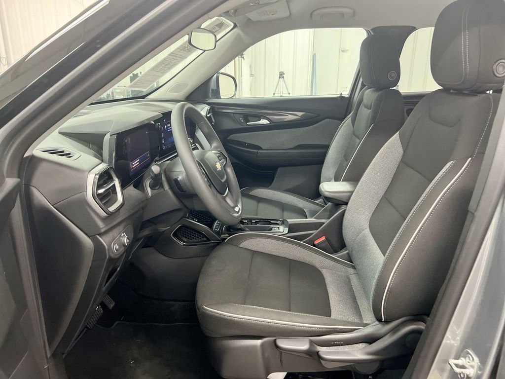 Used 2025 Chevrolet TrailBlazer LT AWD/4WD image 18