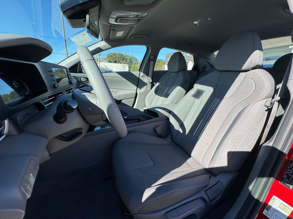 New 2025 Hyundai Elantra Sport FWD image 18