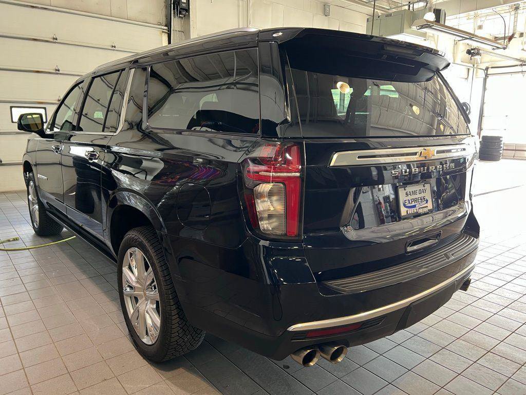Used 2024 Chevrolet Suburban High Country AWD/4WD image 8