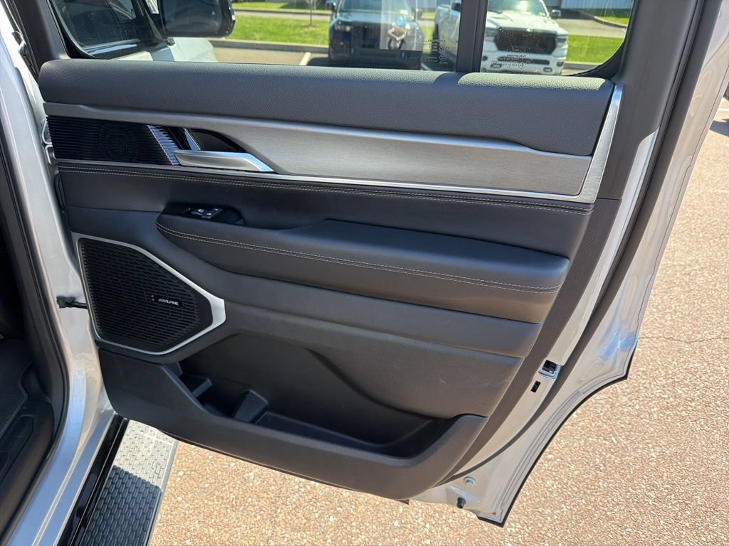 Certified 2024 Jeep Wagoneer Series II AWD/4WD image 9