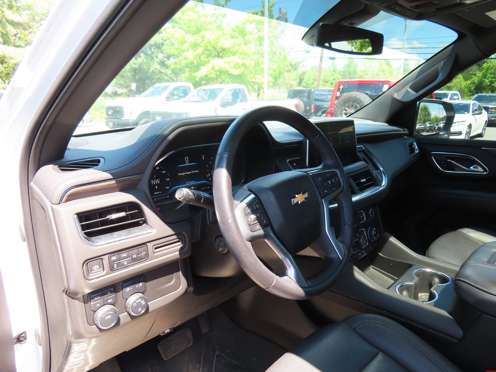 Used 2022 Chevrolet Tahoe LT w/ Luxury Package AWD/4WD image 15