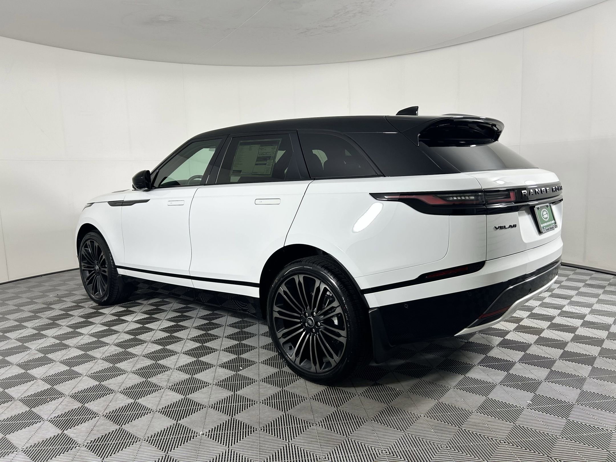 New 2026 Land Rover Range Rover Velar Dynamic SE image 3