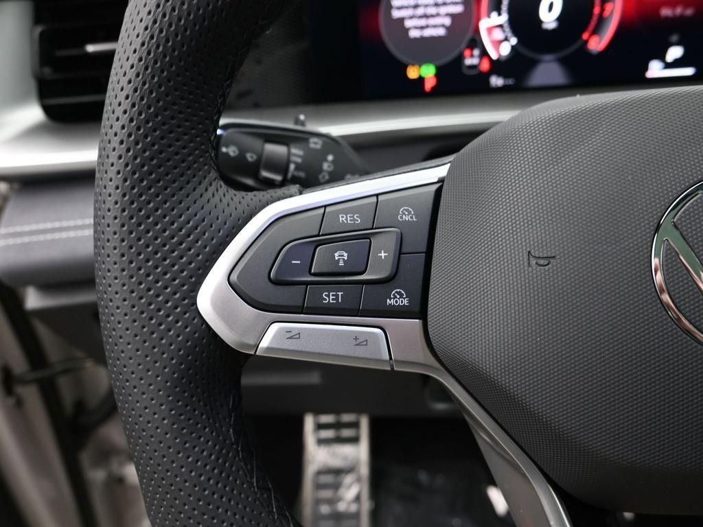 New 2026 Volkswagen Tiguan SE R-Line image 13