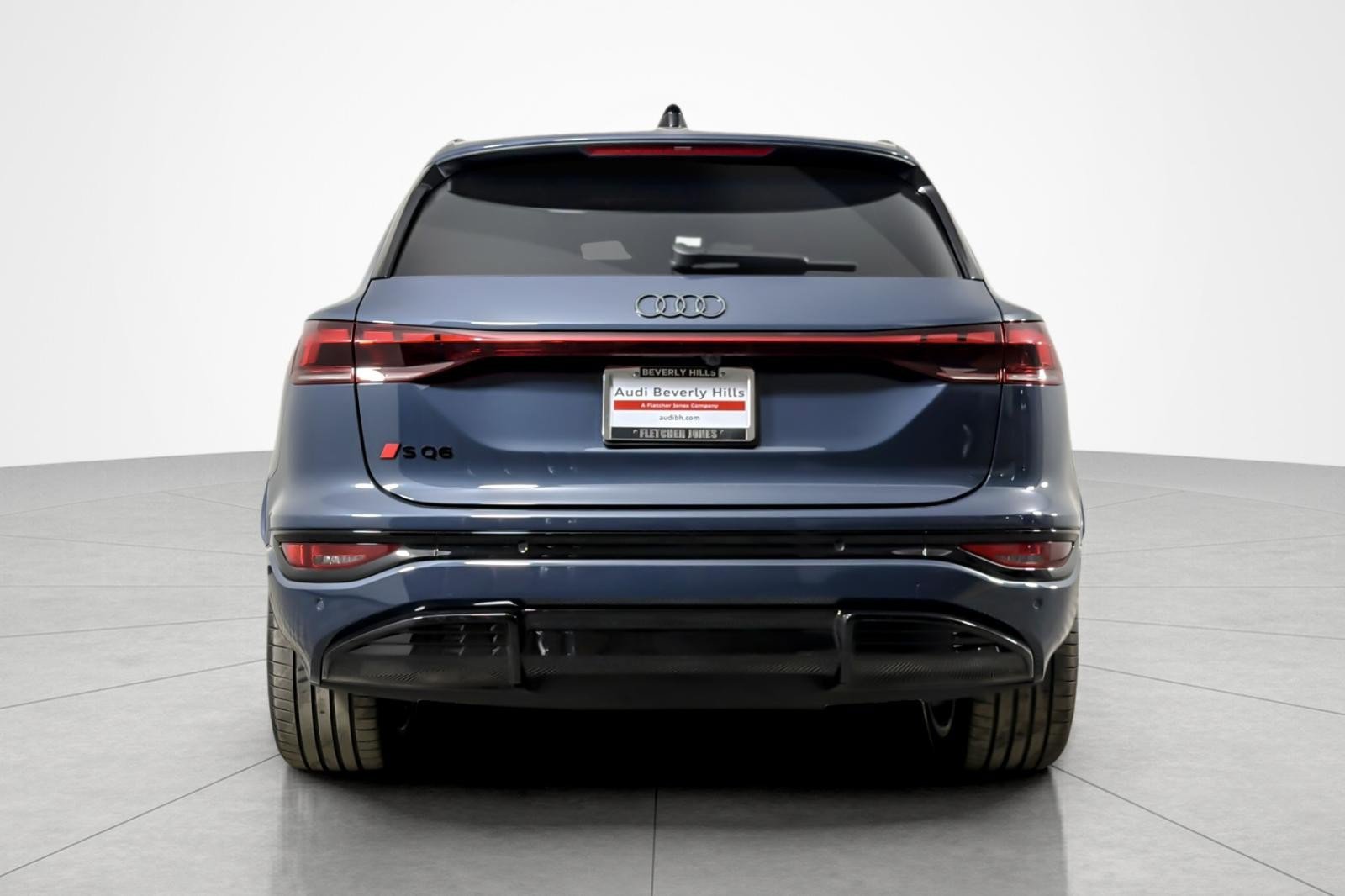 Used 2025 Audi SQ6 e-tron Premium Plus w/ Premium Plus AWD/4WD image 4