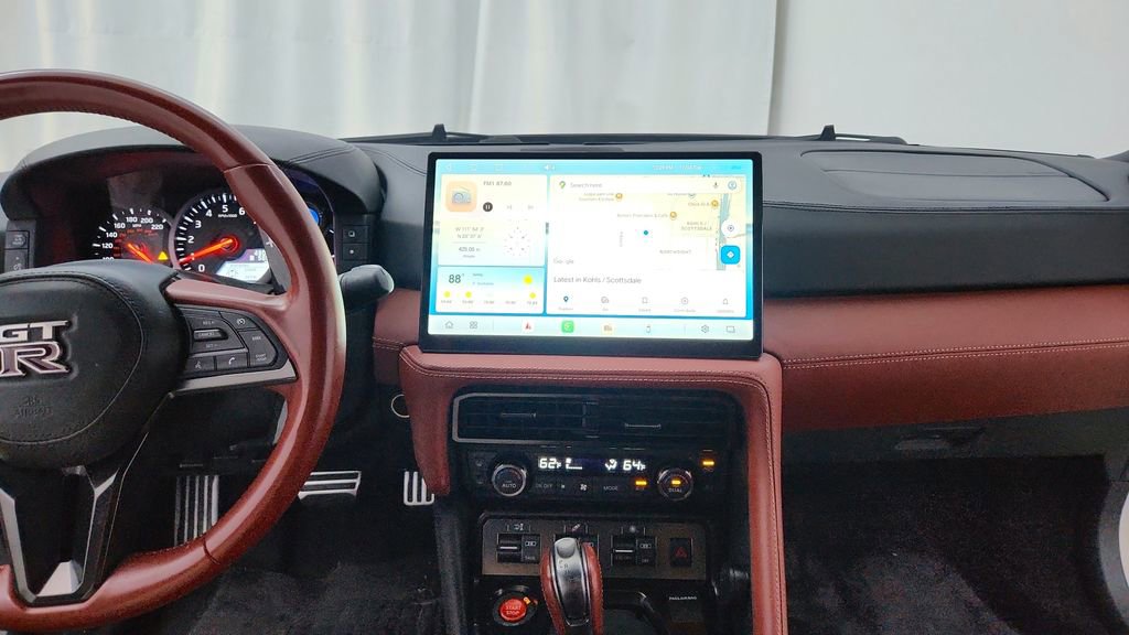 Used 2017 Nissan GT-R Premium w/ Premium Interior Package image 15